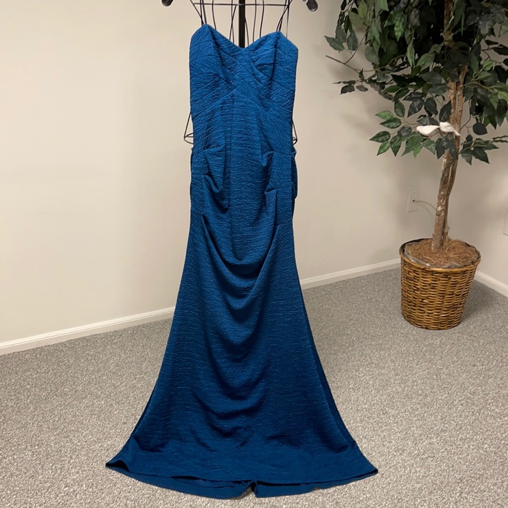 Blue sweetheart neckline flute evening gown sz 8